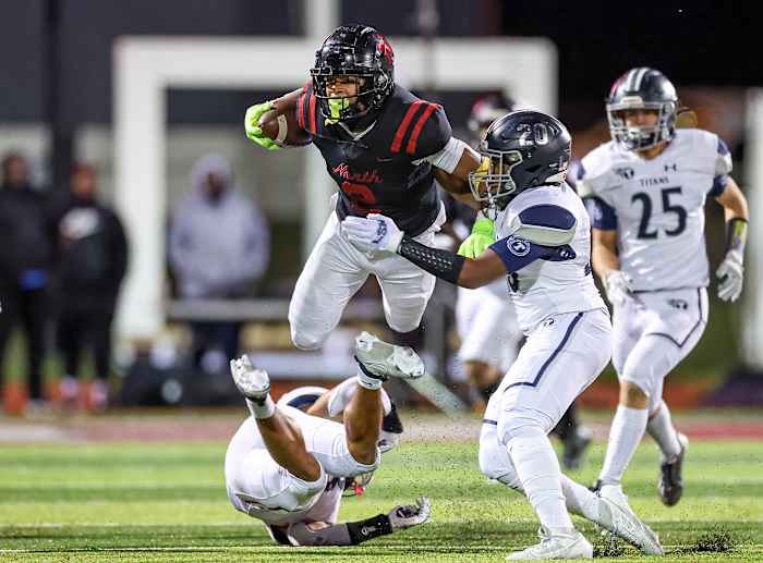 Lee's Summit North wide receiver Isaiah Mozee